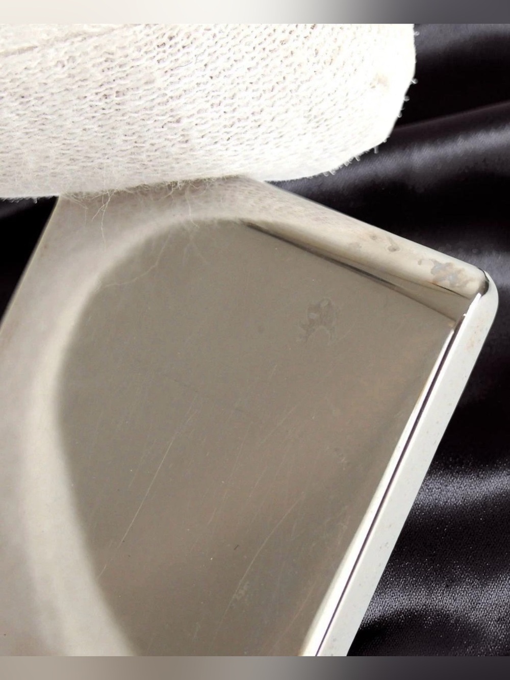 Gucci Black Leather Clip-On Phone Accessory with Silver Trim - Picture 11 of 13